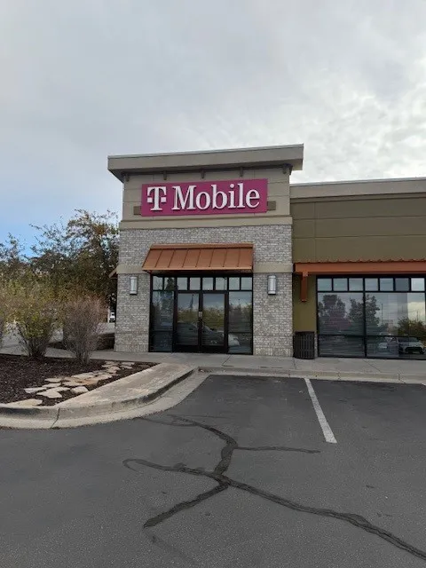  Exterior photo of T-Mobile Store at 400 N & I-15, Bountiful, UT 