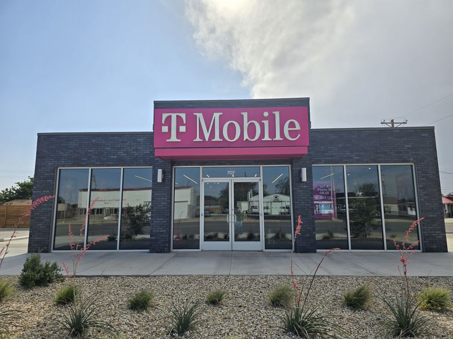 Exterior photo of T-Mobile Store at Lubbock & Felt, Brownfield, TX