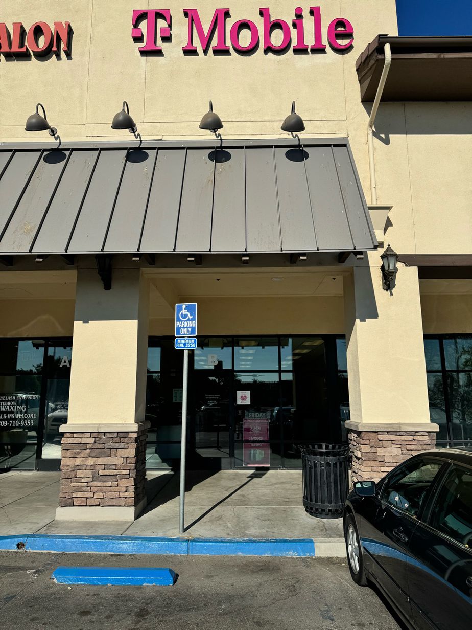 Exterior photo of T-Mobile Store at W Pacheco Blvd & Badger Flat Rd, Los Banos, CA