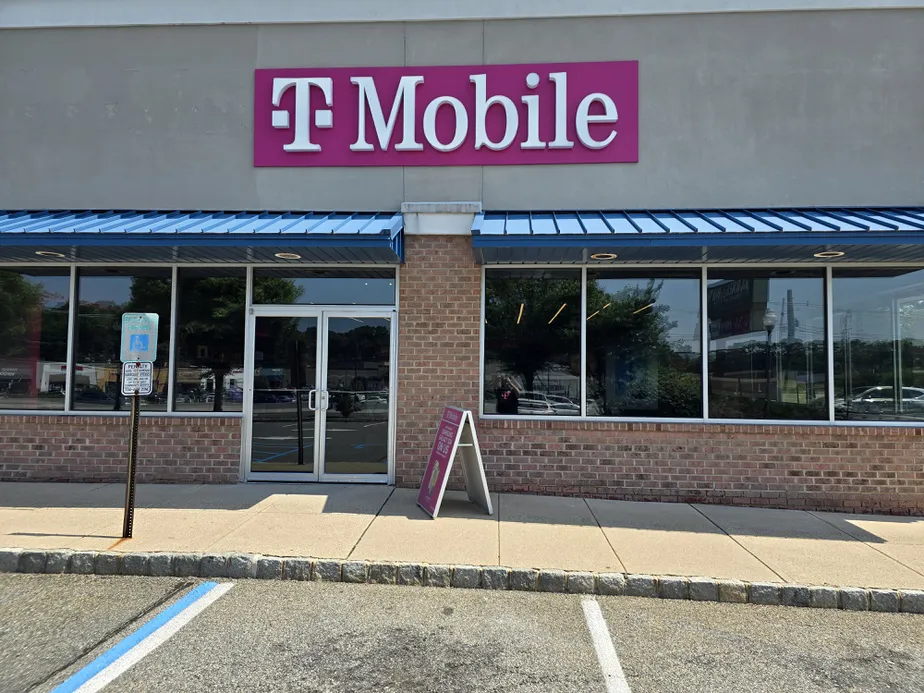  Exterior photo of T-Mobile Store at RT 10 Morris Plains, Morris Plains, NJ 