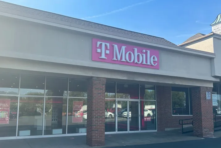  Exterior photo of T-Mobile Store at Silas Dean Plaza, Wethersfield, CT 