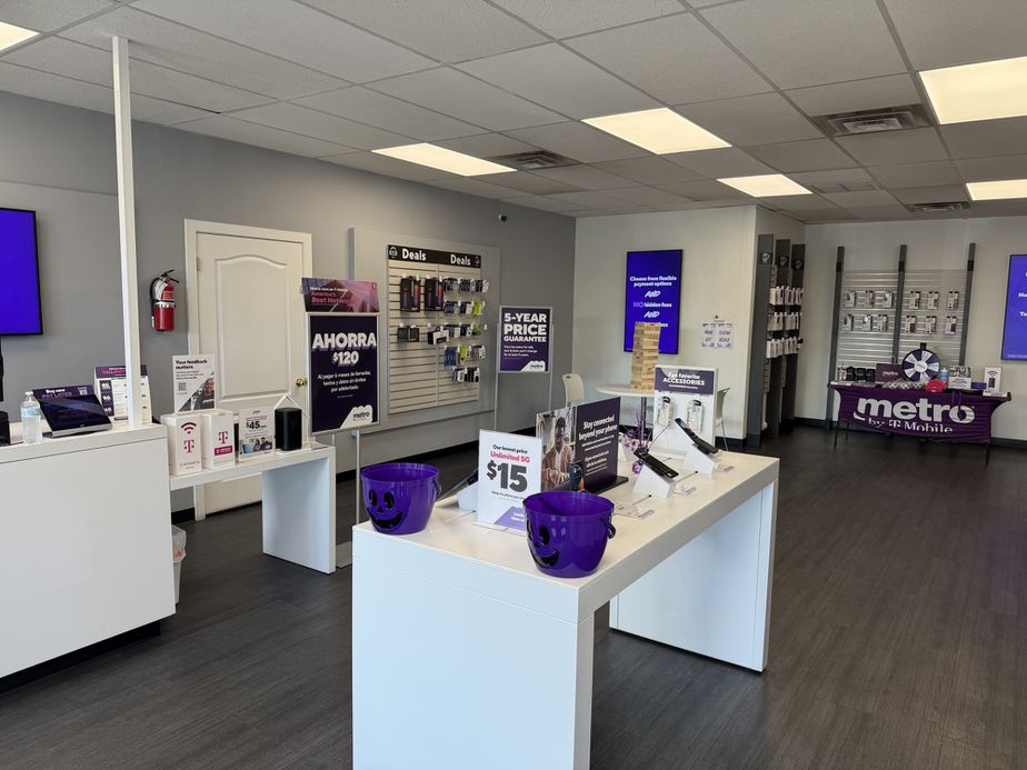 Metro by T-Mobile 262 S 700 E St - 262 S 700 E St 