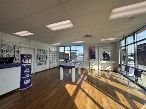 Metro by T-Mobile 800 W Lewis St - 800 W Lewis St 