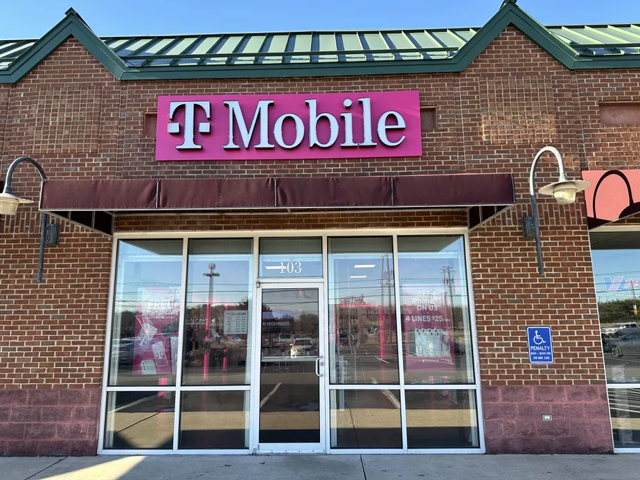 Foto del exterior de la tienda T-Mobile en Richmond & Frontier, Staunton, VA