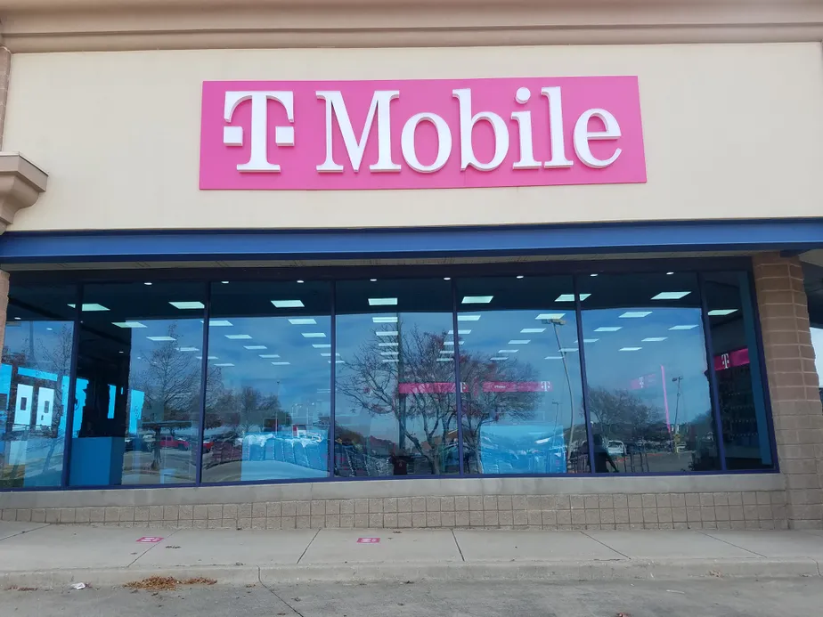 Exterior photo of T-Mobile Store at W Debbie Ln & Hwy 287 N, Mansfield, TX
