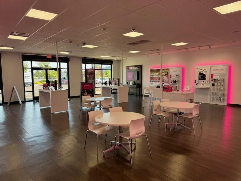  Interior photo of T-Mobile Store at Santiam Square, Lebanon, OR 