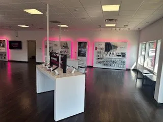  Interior photo of T-Mobile Store at Loudoun Street, Winchester, VA 
