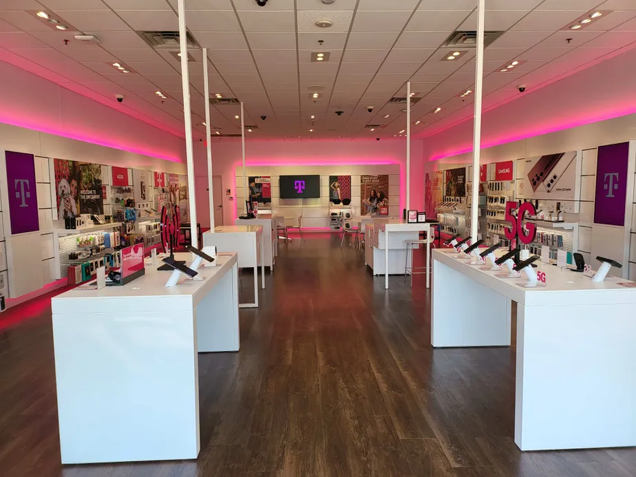 Interior photo of T-Mobile Store at Levittown Pkwy& US 13, Levittown, PA