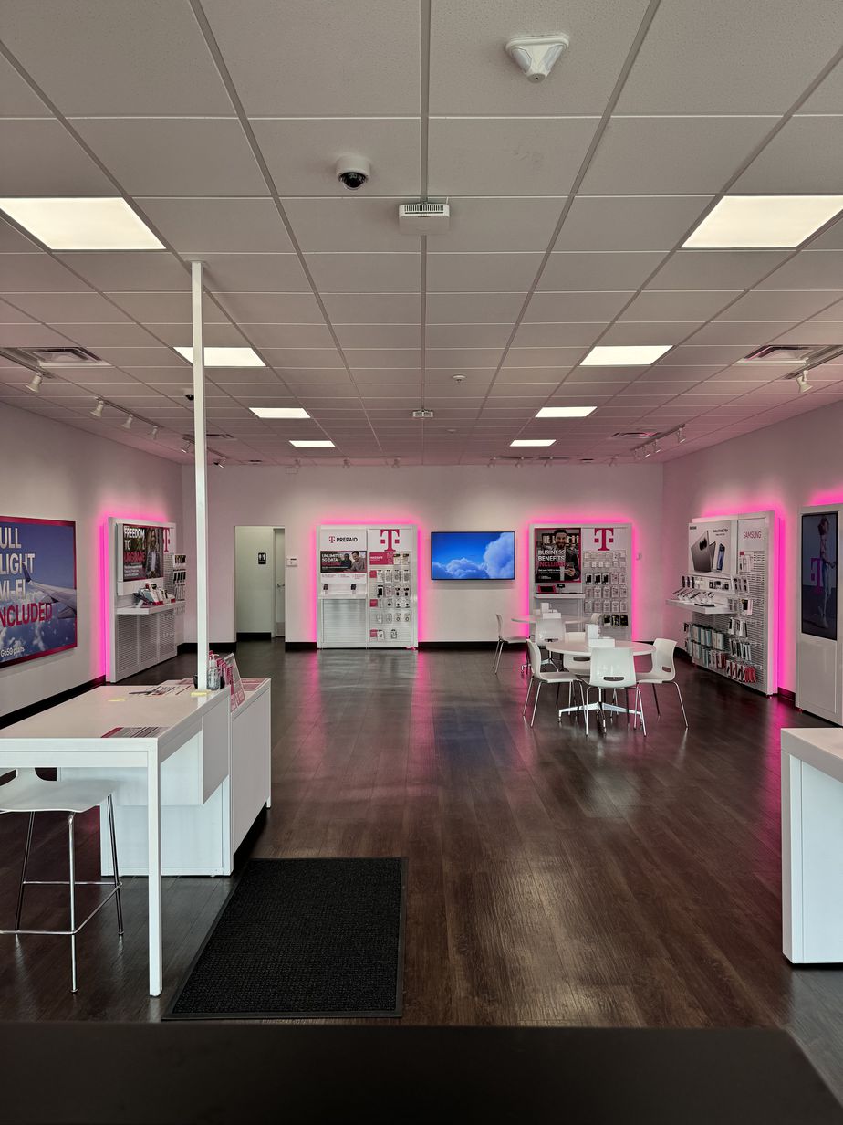 Interior photo of T-Mobile Store at Grand Ave & George Phelps Blvd, Carthage, MO