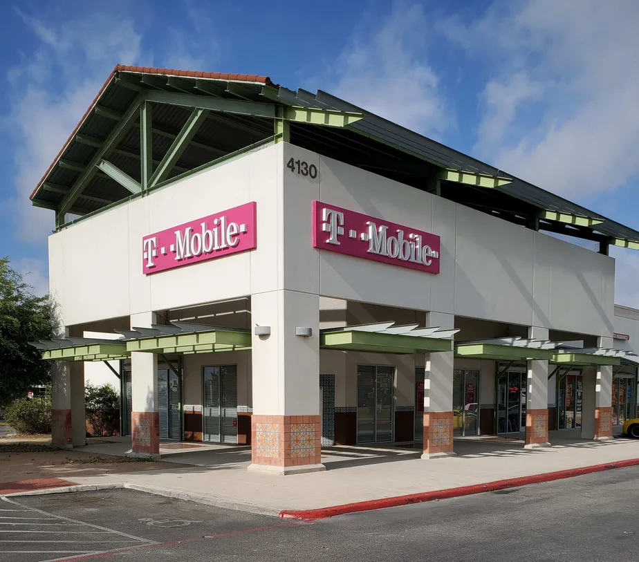 Exterior photo of T-Mobile store at Ih-37 & S New Braunfels Ave, San Antonio, TX