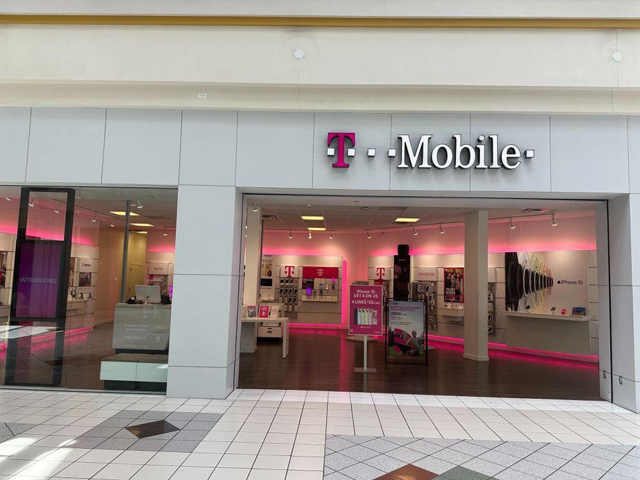 Exterior photo of T-Mobile Store at Provo Town Center, Provo, UT