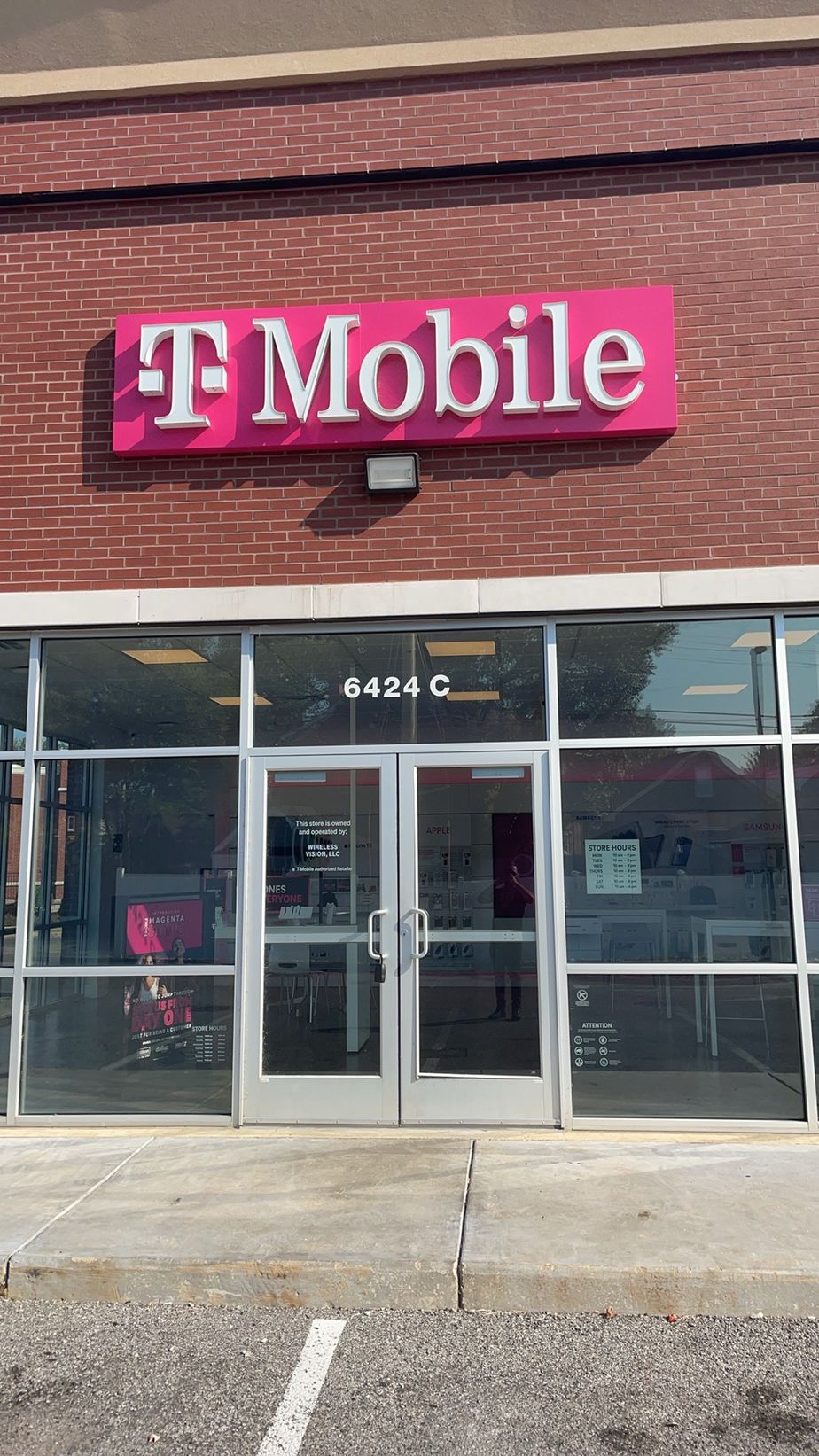 Exterior photo of T-Mobile Store at Chippewa St & Tamm Ave, St Louis, MO