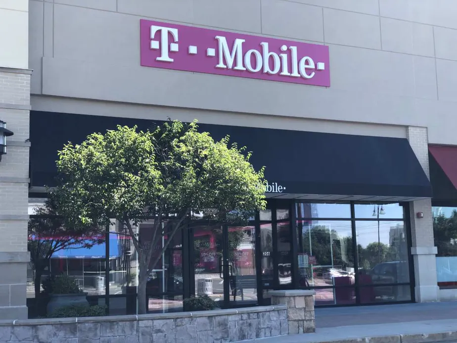 Exterior photo of T-Mobile store at Route 3 & Bloomfield Ave, Clifton, NJ