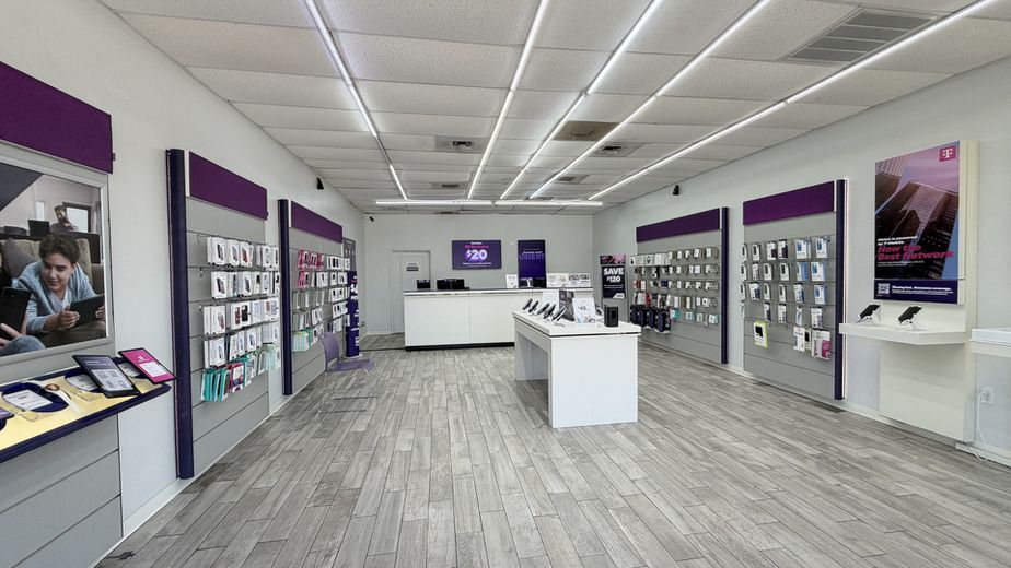 Metro by T-Mobile 7028 Antoine Dr - 7028 Antoine Dr 