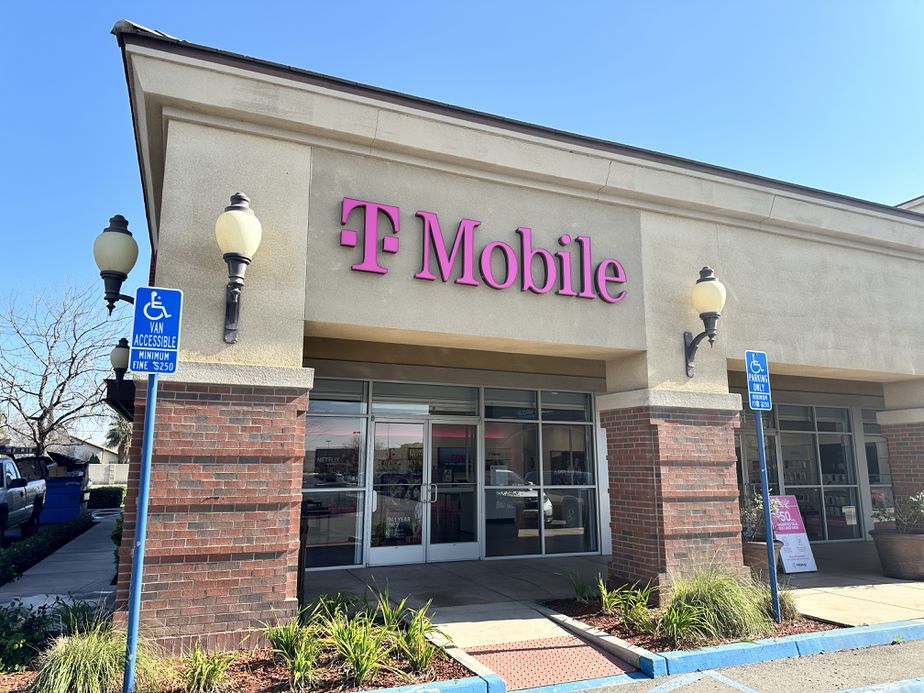 Exterior photo of T-Mobile Store at Gosford Rd & Shower Springs St, Bakersfield, CA