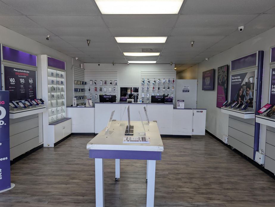Metro by T-Mobile 2647 E Vineyard Ave - 2647 E Vineyard Ave 