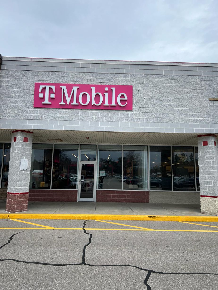 Exterior photo of T-Mobile Store at Stallbrook Marketplace, Bellingham, MA
