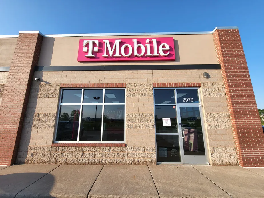  Exterior photo of T-Mobile Store at Commercial Blvd & 30th Ave, Lake Hallie, WI 
