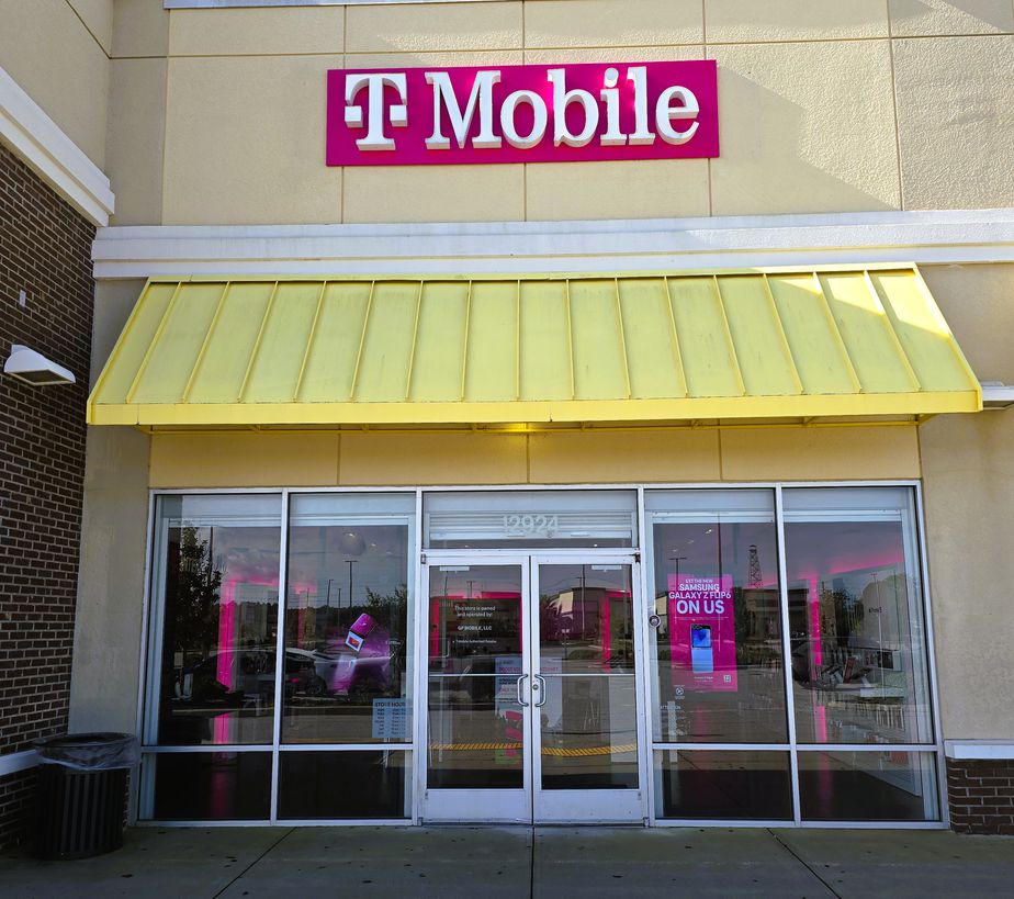 Exterior photo of T-Mobile Store at South & Woodlawn, Charlotte, NC