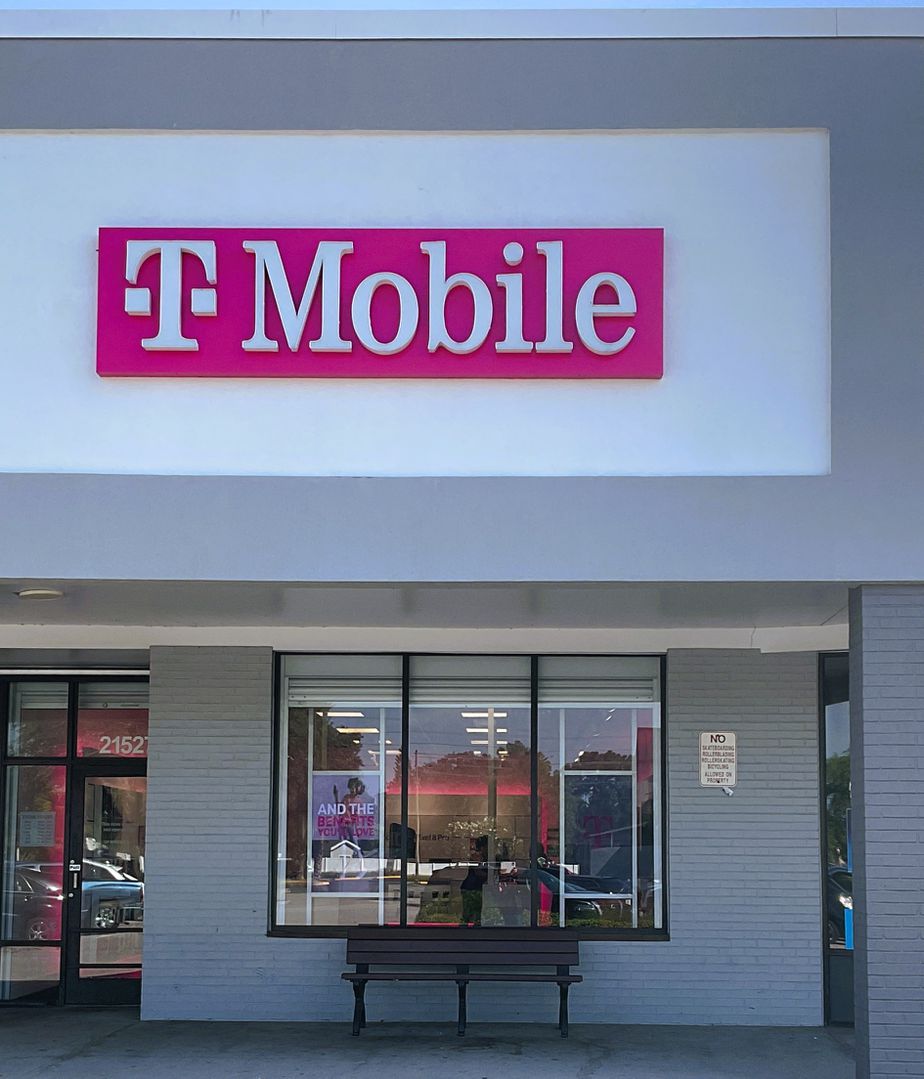 Exterior photo of T-Mobile Store at Village Lk Shopping Cen Dr & Sr-54, Land O Lakes, FL