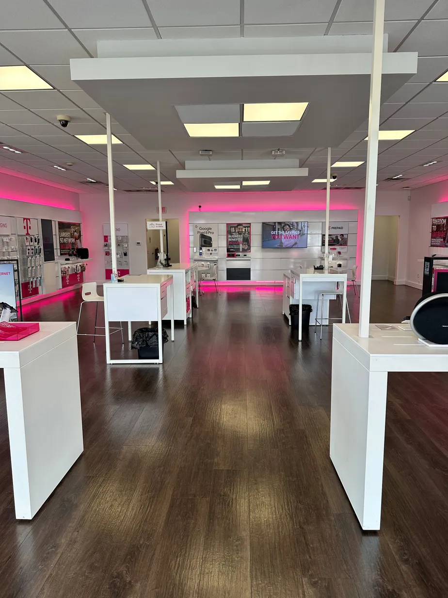  Interior photo of T-Mobile Store at Florence Cox Crk Pky & Mall Dr, Florence, AL 