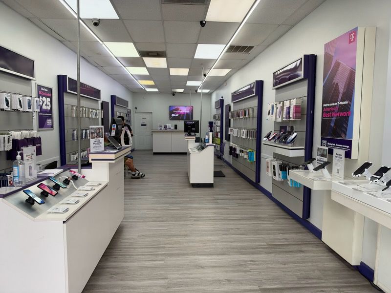 Metro by T-Mobile 3316 Shaver St - 3316 Shaver St 