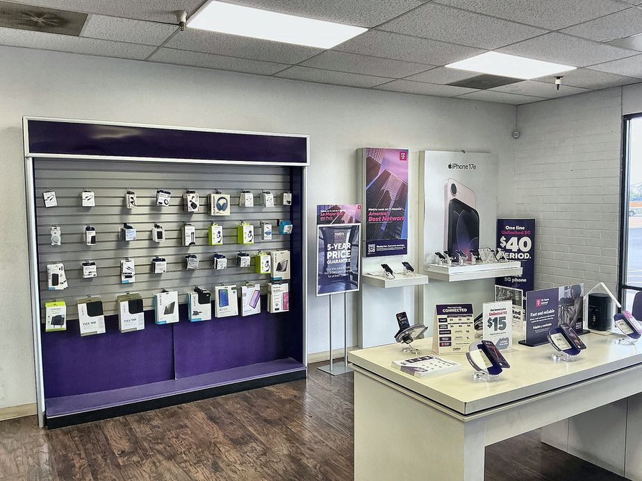 Metro by T-Mobile 303 E Southern Ave - 303 E Southern Ave 