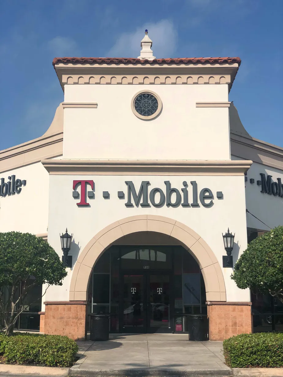 Exterior photo of T-Mobile store at I-610 & Woodridge, Houston, TX