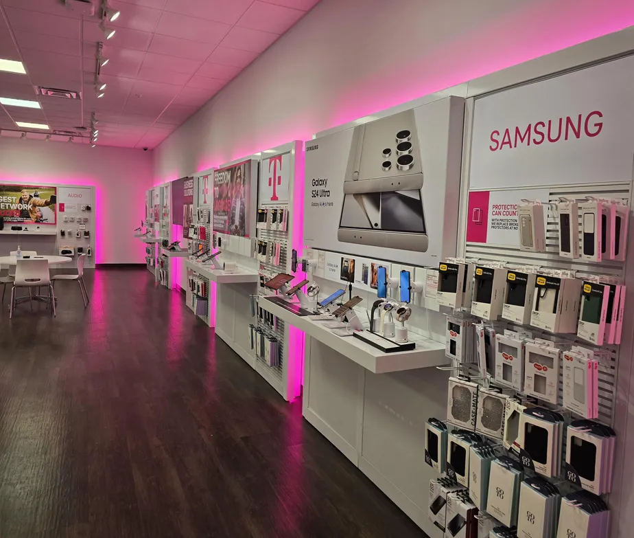 Interior photo of T-Mobile Store at Sycamore Rd & Barber Greene Rd, Dekalb, IL 