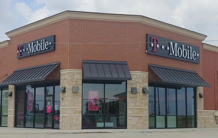 Exterior photo of T-Mobile store at Clifford St & Loop 820, Ft Worth, TX