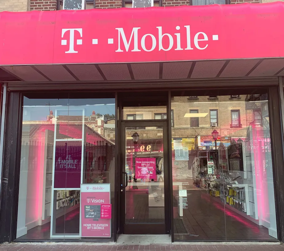 Foto del exterior de la tienda T-Mobile en Newkirk Ave & E 16th St, Brooklyn, NY