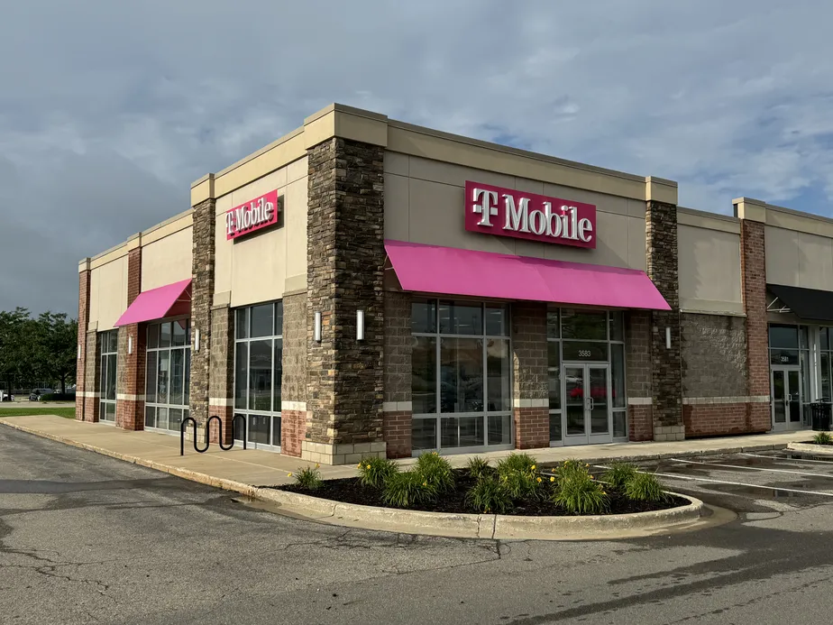 T-Mobile Shops at Centerpoint