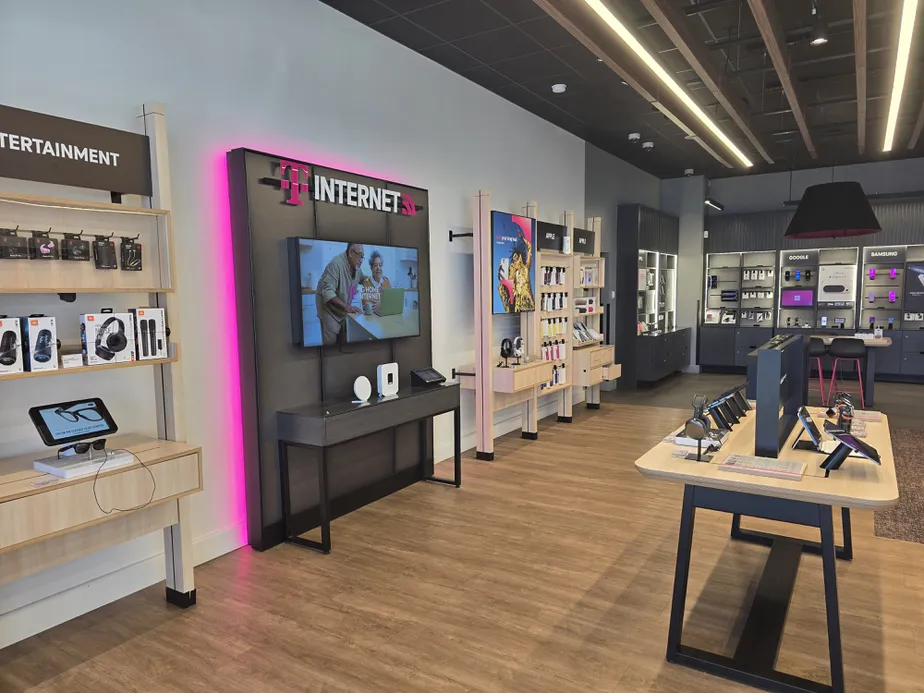  Interior photo of T-Mobile Store at US Hwy 22 & W Chestnut, Union, NJ 