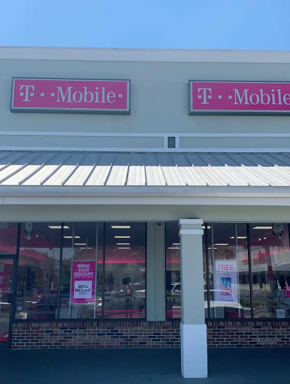 Exterior photo of T-Mobile store at Us 1 & Roseland Rd, Sebastian, FL