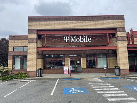 Exterior photo of T-Mobile Store at NW Sammamish Rd & 12th Ave NW, Issaquah, WA