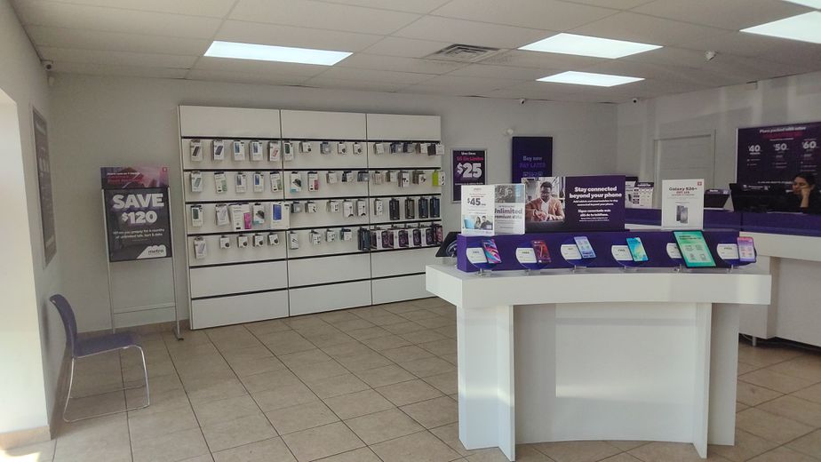 Metro by T-Mobile 4414 W Fuqua St - 4414 W Fuqua St 
