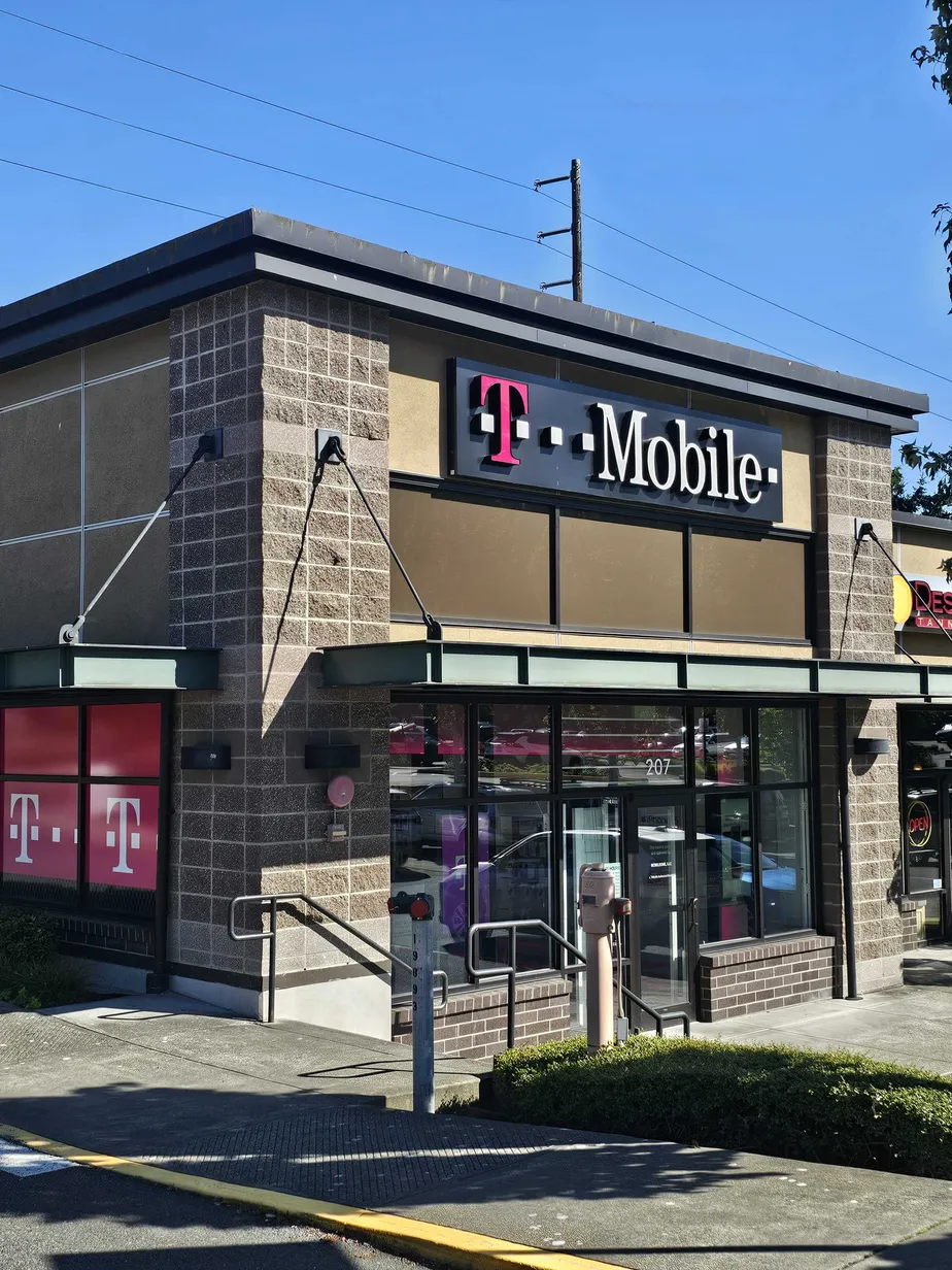  Exterior photo of T-Mobile Store at 1st Ave & 199th, Normandy Park, WA 