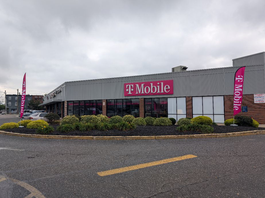 Exterior photo of T-Mobile Store at Aramingo Ave & York St, Philadelphia, PA