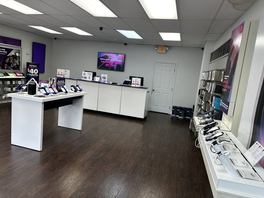 Metro by T-Mobile 145 Anderson Ave - 145 Anderson Ave 