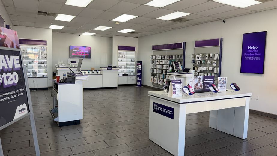 Metro by T-Mobile 2723 W Camelback Rd - 2723 W Camelback Rd 
