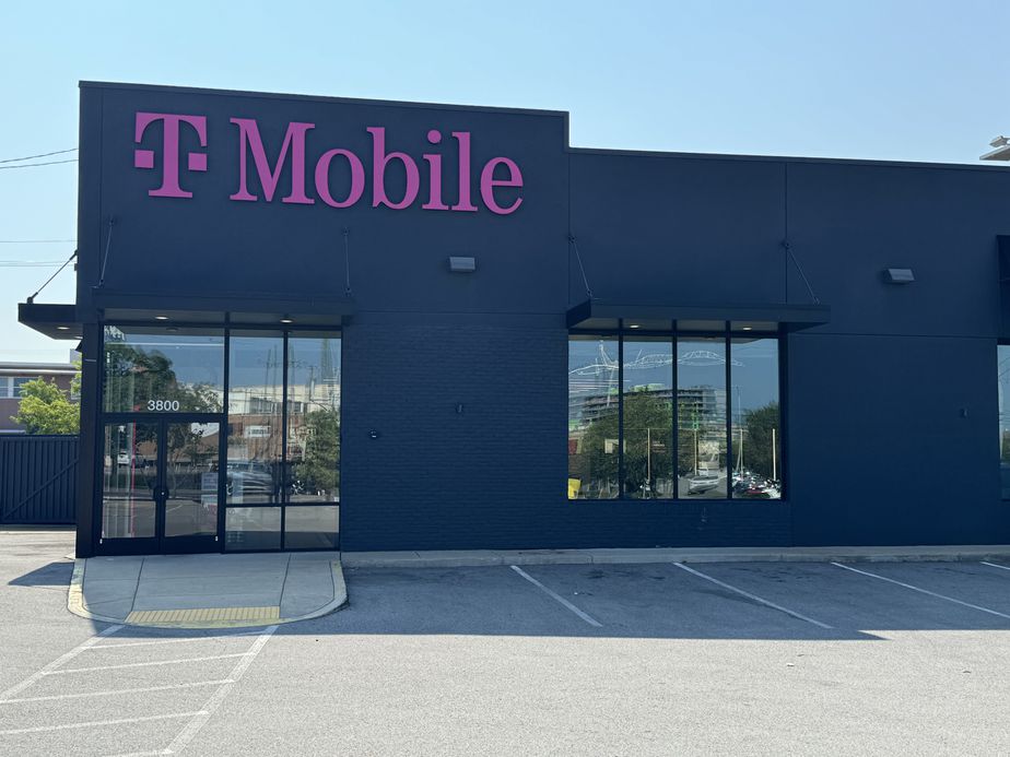 Exterior photo of T-Mobile Store at Green Hills, Nashville, TN