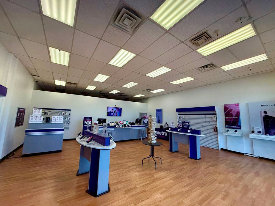 Metro by T-Mobile 1700 N State St - 1700 N State St 