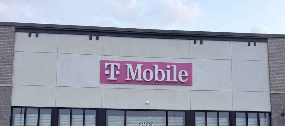 T-Mobile 5th Ave S & S 29th St - 2925 5th Ave S 