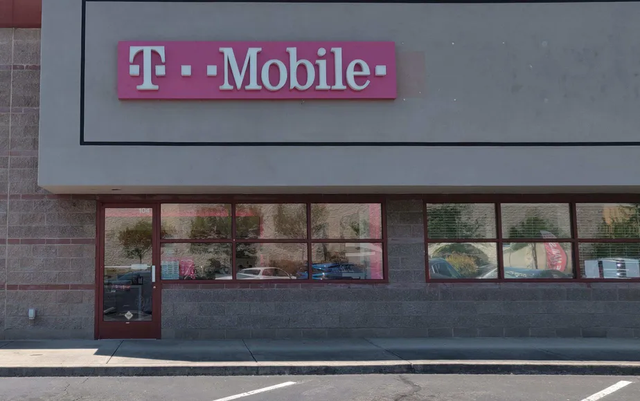  Exterior photo of T-Mobile store at Delta Waters Rd & Crater Lake Hwy, Medford, OR 