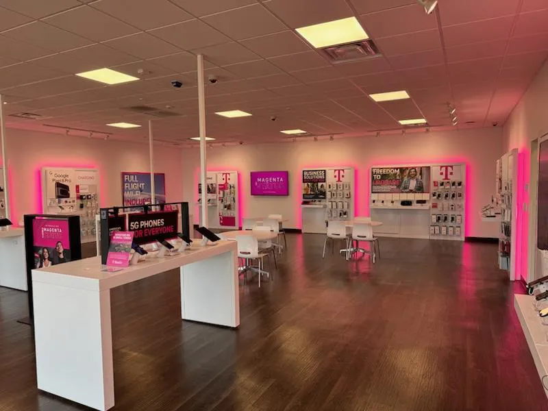  Interior photo of T-Mobile Store at Santiam Square, Lebanon, OR 