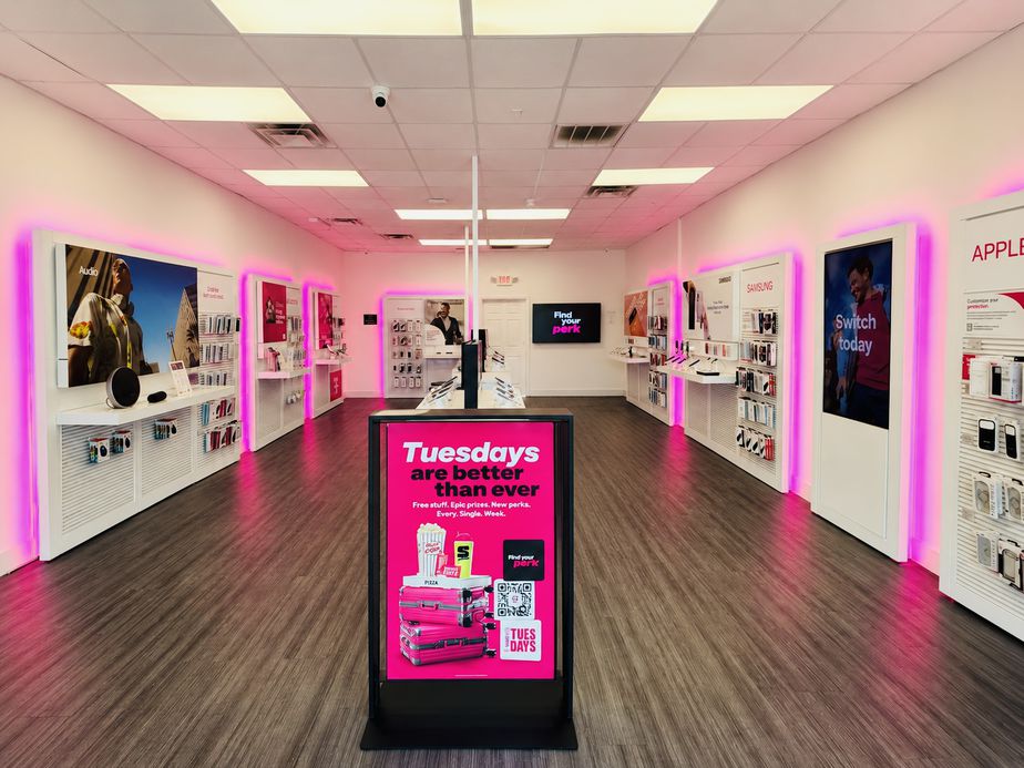 T-Mobile Wickham & Lake Andrew - 8530 Wickham Rd 