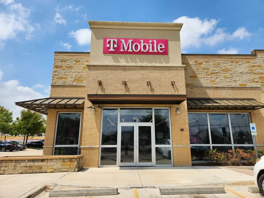 Exterior photo of T-Mobile Store at Fm 685 & E Pflugerville Pkwy, Pflugerville, TX