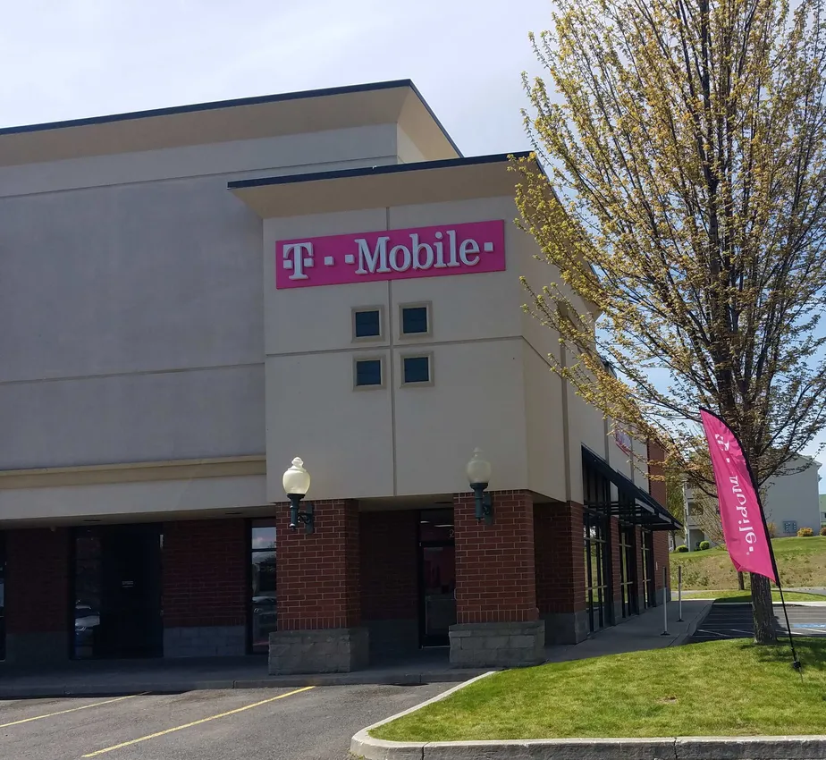  Exterior photo of T-Mobile store at 1st St & Betz Rd 2, Cheney, WA 