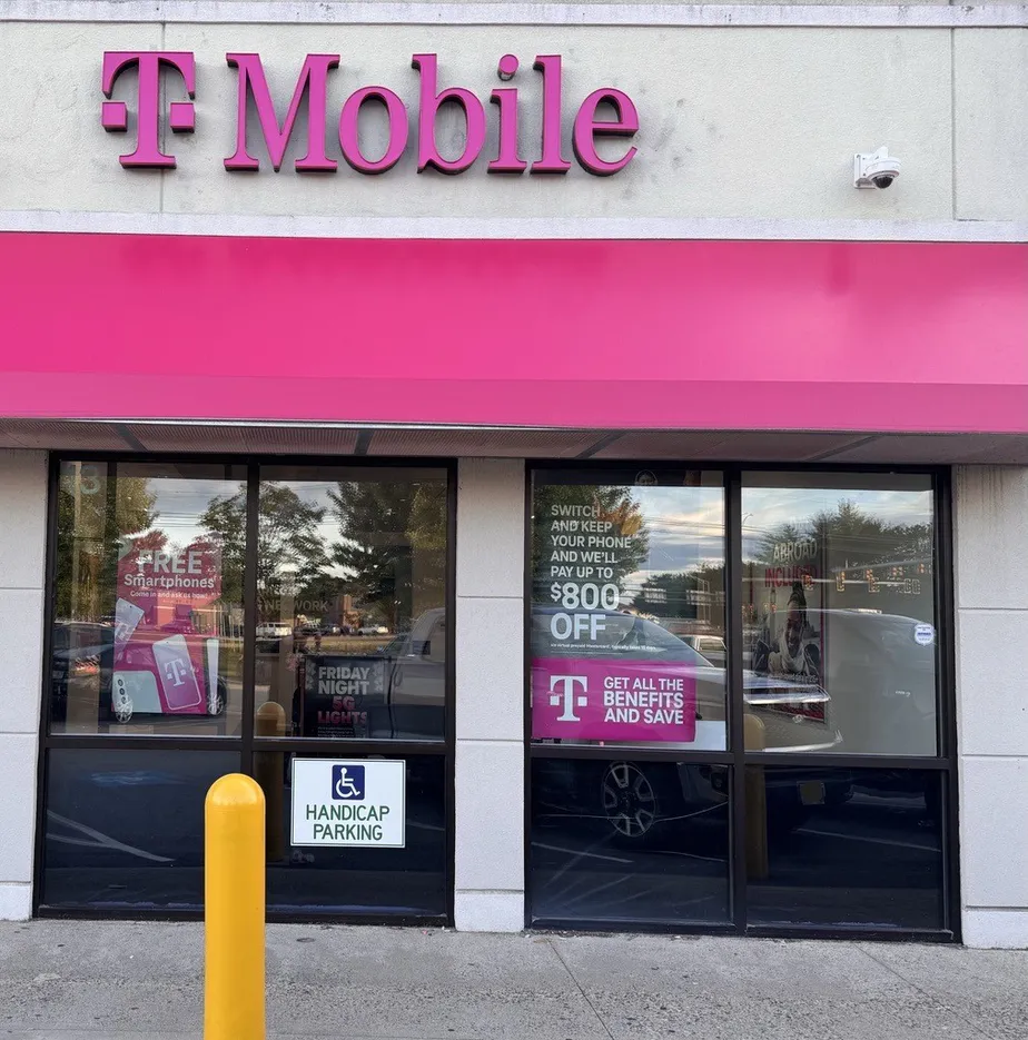  Exterior photo of T-Mobile Store at Central & Indian Brook, Dover, NH 
