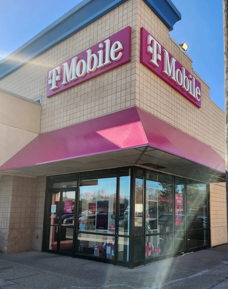 Exterior photo of T-Mobile Store at Eleven Mile & Hoover, Warren, MI